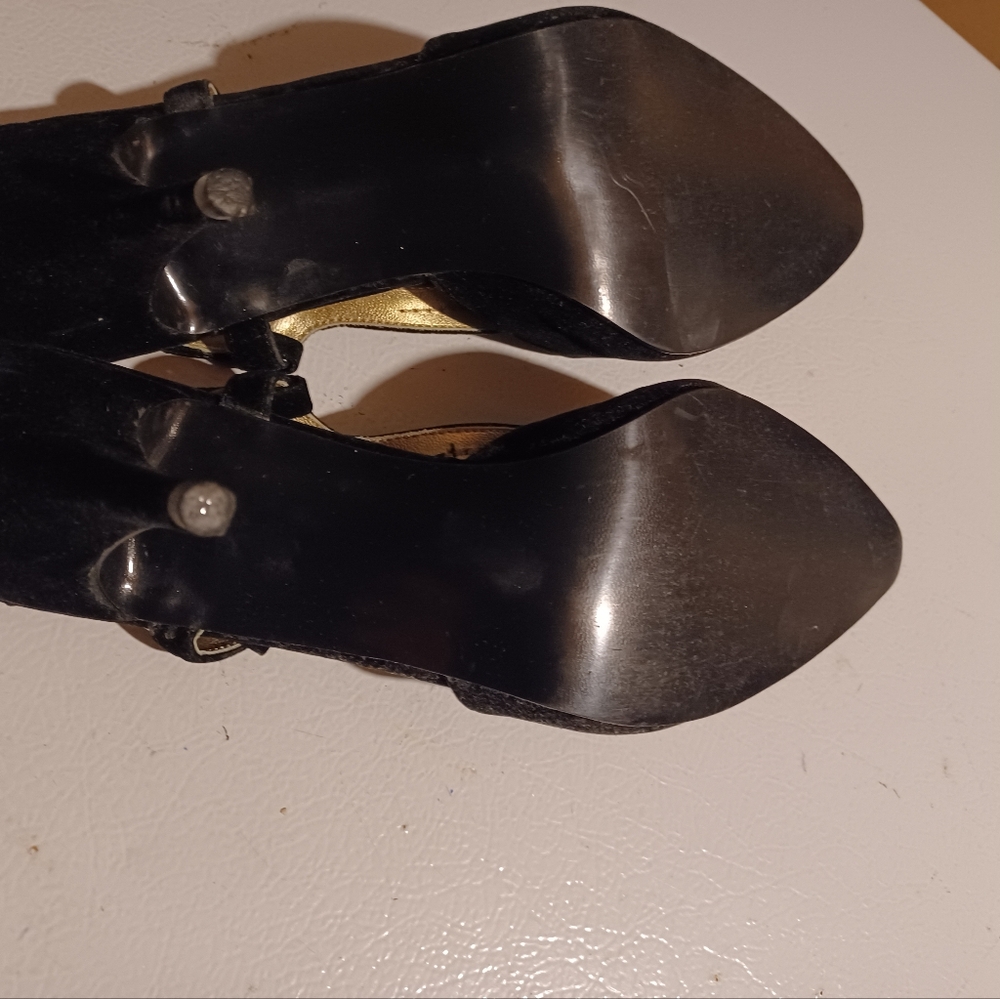Shoes - Picture 6 of 7